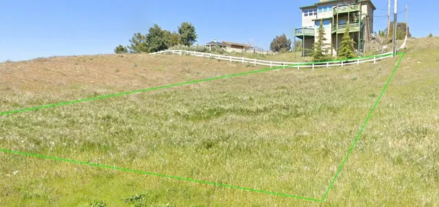 a view of an outdoor space