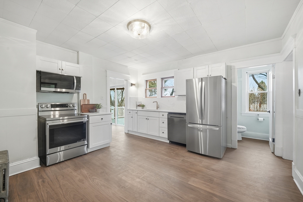 30 Butler Avenue Chicopee, MA 01020 - Photo 4 of 32