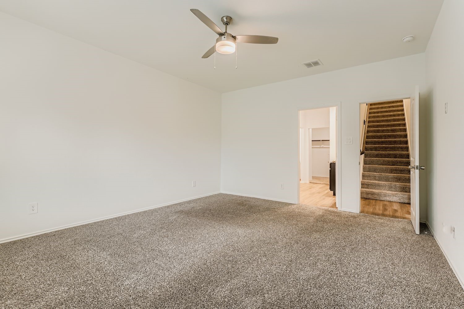 1726 Windstone Ridge Drive Houston, TX 77014 - Photo 12 of 28 an empty room with closet and a ceiling fan
