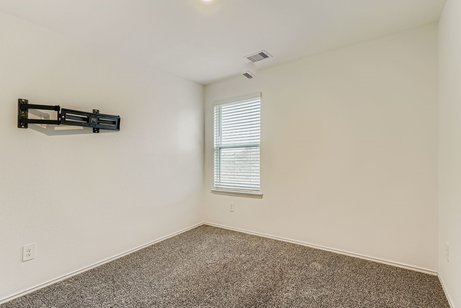 1726 Windstone Ridge Drive Houston, TX 77014 - Photo 19 of 28 an empty room with windows