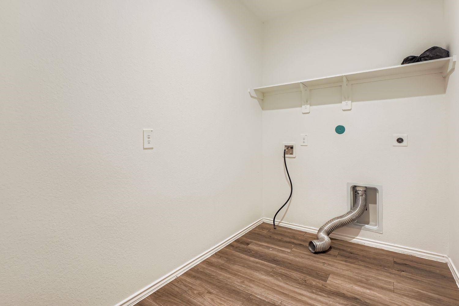 1726 Windstone Ridge Drive Houston, TX 77014 - Photo 25 of 28 a room with a mirror and gym equipment