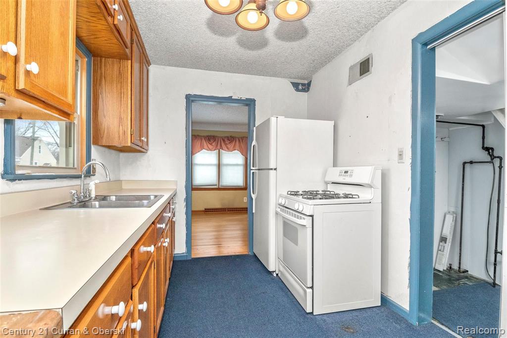 24531 Union Street Dearborn, MI 48124 - Photo 11 of 29