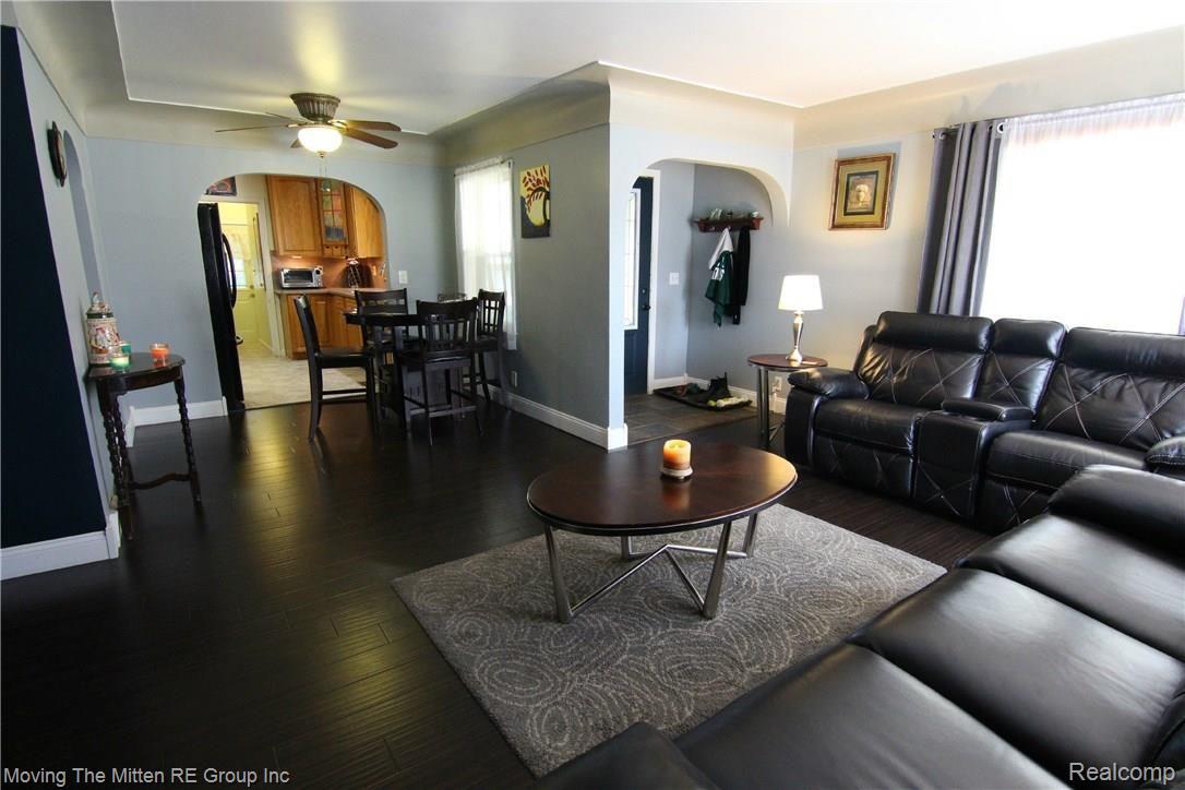 Elwell Rd Great Room 2.jpg
