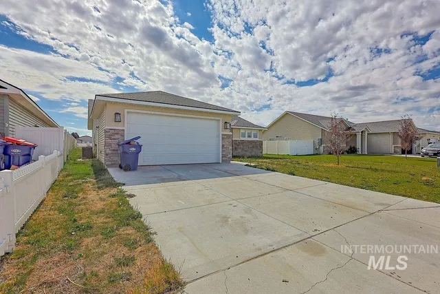 $359,900 | 407 Southwood Avenue West, Twin Falls, ID 83301