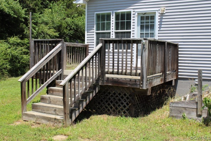403 John Randolph Road Farmville, VA 23901 - Photo 17 of 23 a view of balcony with small garden