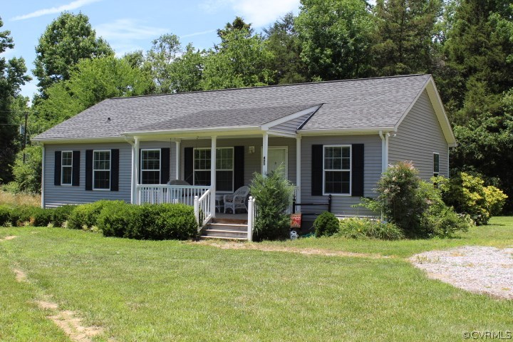 403 John Randolph Road Farmville, VA 23901 - Photo 22 of 23 a view of a house with garden and yard