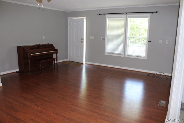 403 John Randolph Road Farmville, VA 23901 - Photo 9 of 23 a room with wooden floor and a window
