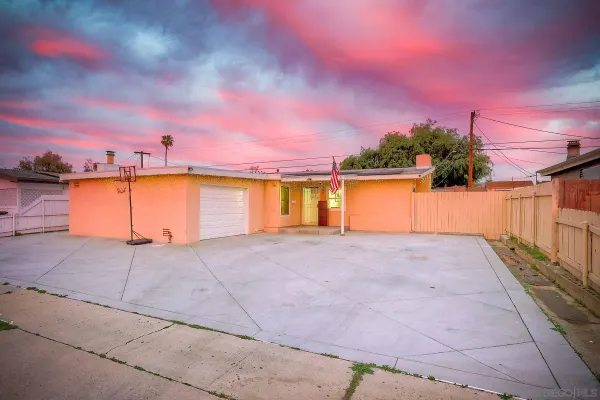 a view of a backyard with a house