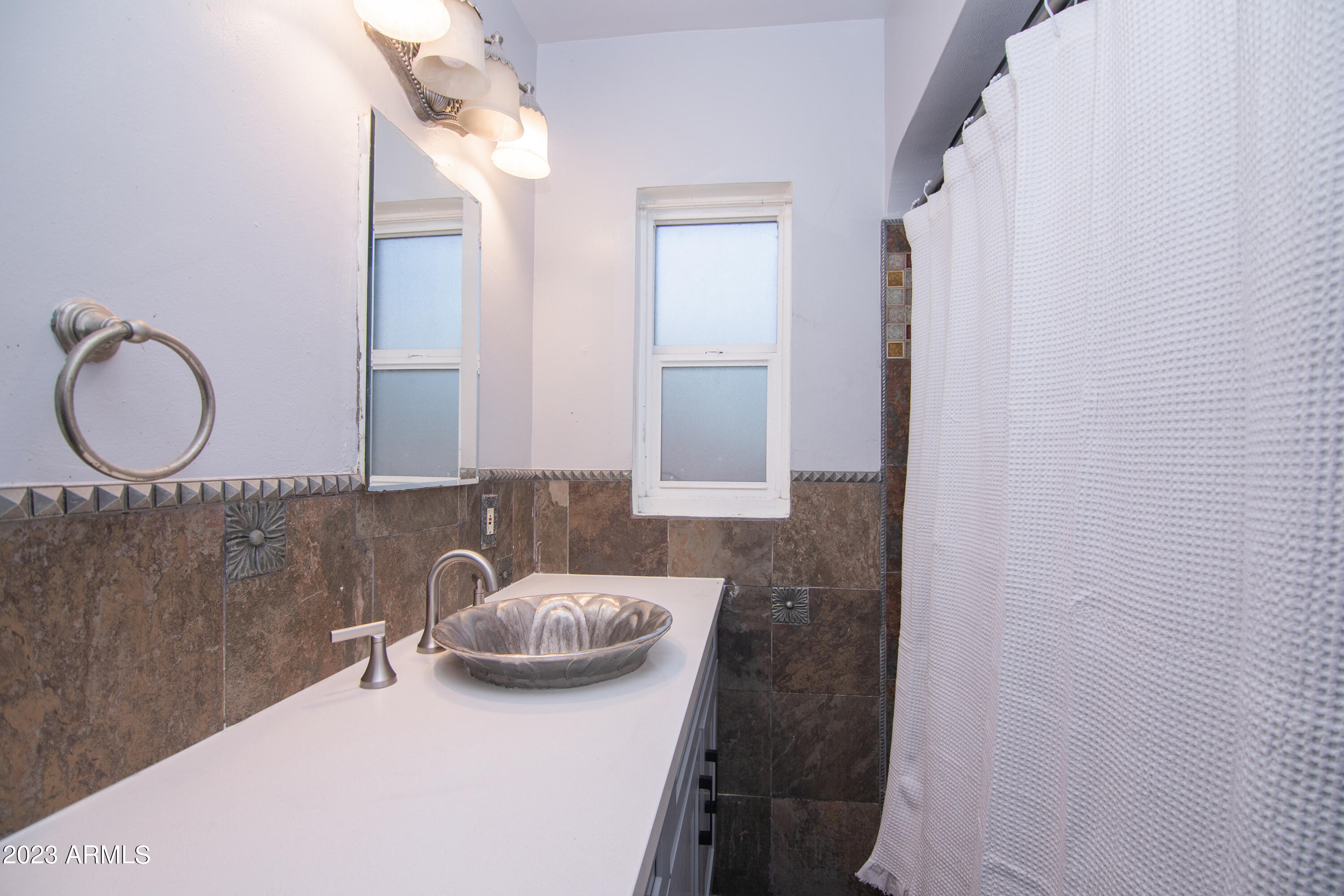 1318 East Granada Road Phoenix, AZ 85006 - Photo 29 of 38 a bathroom with a sink and a mirror