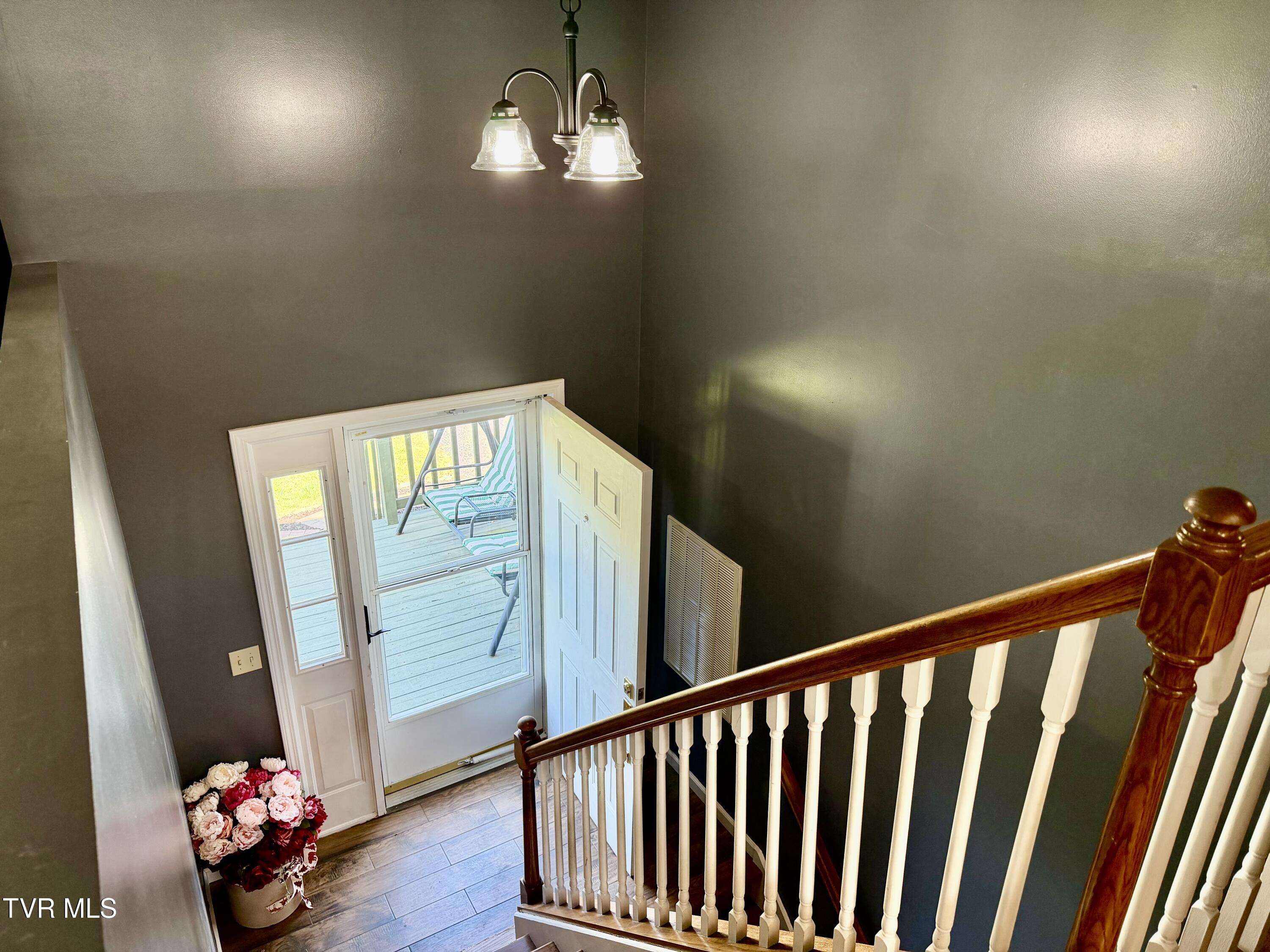 277 Nevada Street Bristol, VA 24201 - Photo 20 of 31 IMG_1355