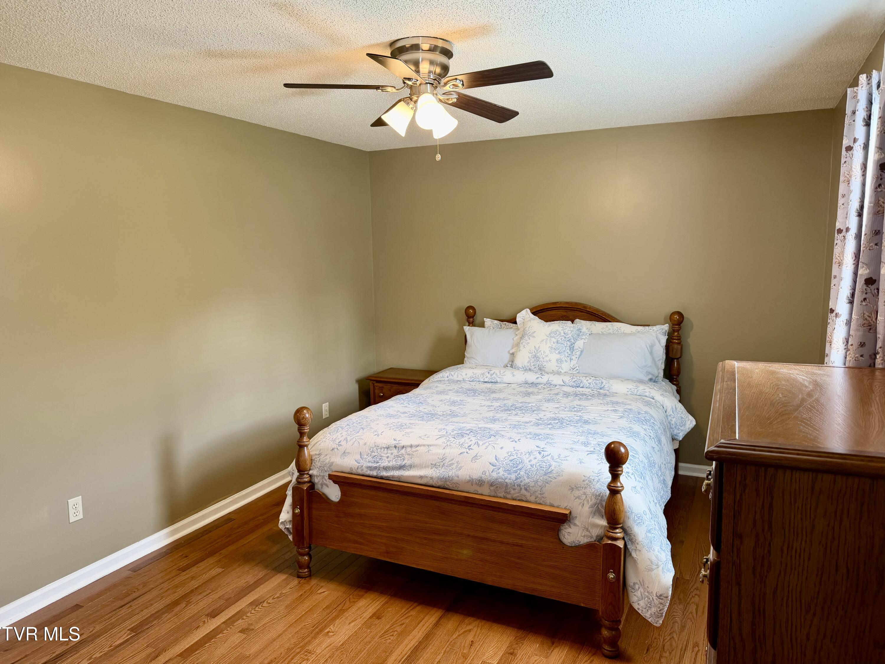 277 Nevada Street Bristol, VA 24201 - Photo 27 of 31 IMG_1363