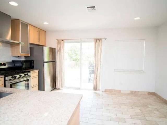 $1,890 | 1906 Woodland Avenue, Unit A, Austin, TX 78741