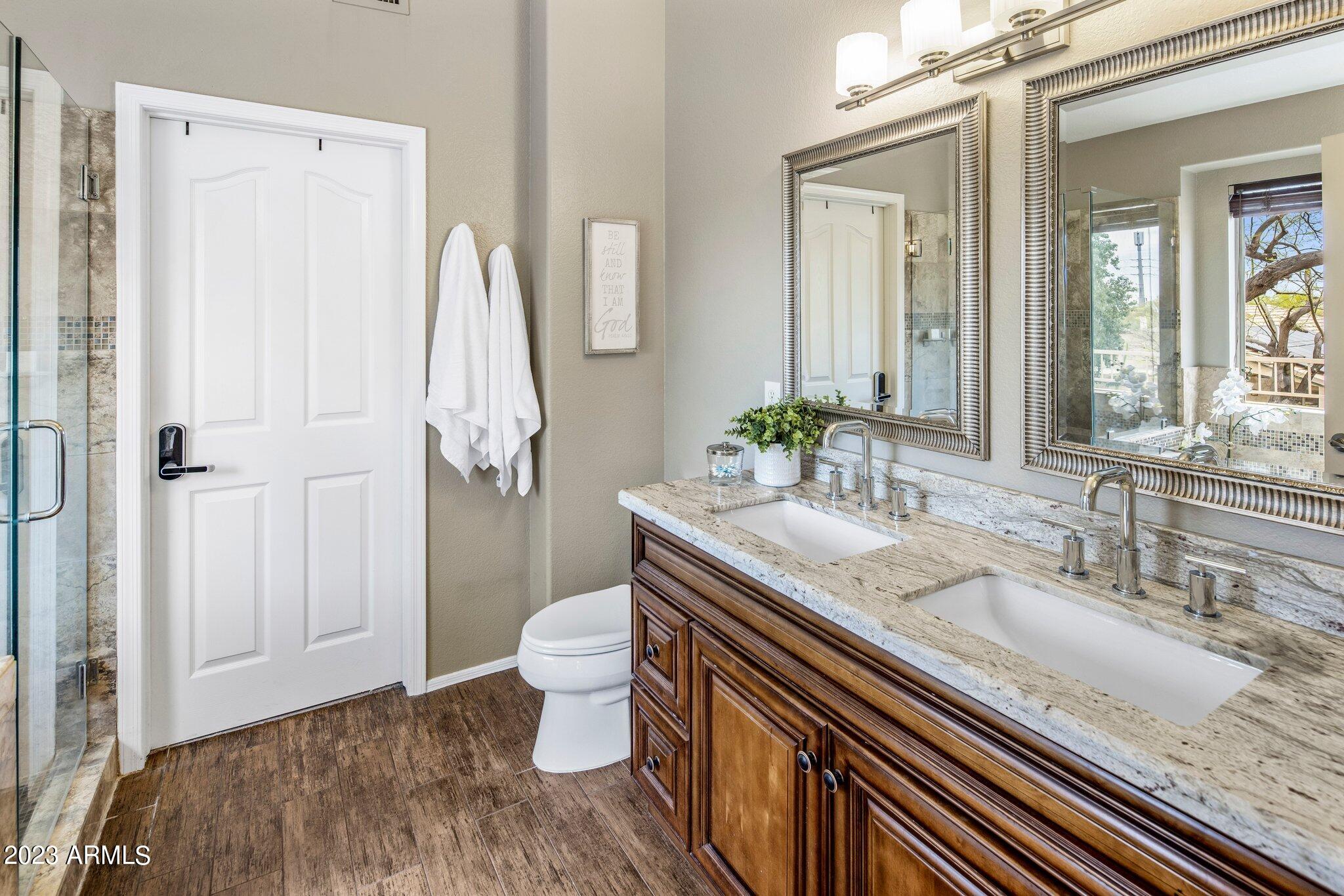 4527 East Gatewood Road Phoenix, AZ 85050 - Photo 19 of 33 Primary Bathroom