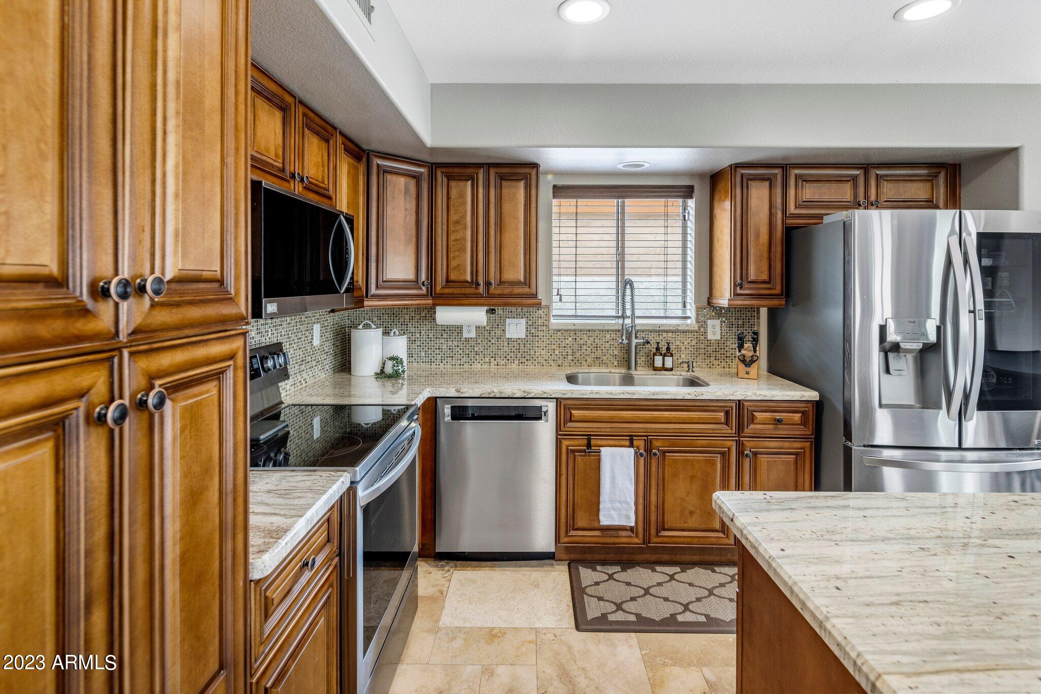 4527 East Gatewood Road Phoenix, AZ 85050 - Photo 10 of 33 Brand New LG Applances