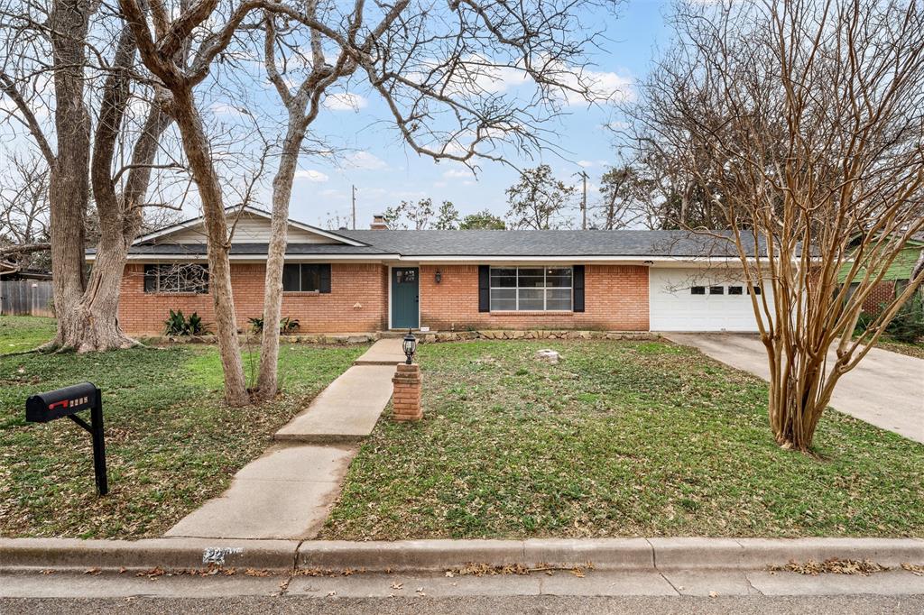 2208 Lake Forest Drive Waco, TX 76708 - Photo 2 of 28