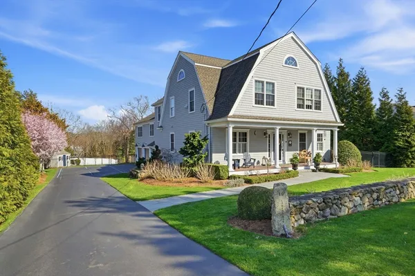 $1,950,000 | 10 Loring Avenue, Kingston, MA 02364