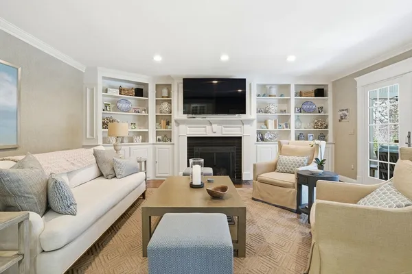 $1,950,000 | 10 Loring Avenue, Kingston, MA 02364