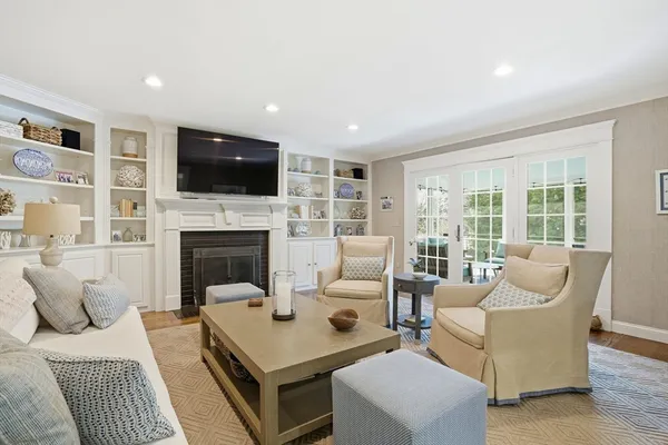 $1,950,000 | 10 Loring Avenue, Kingston, MA 02364