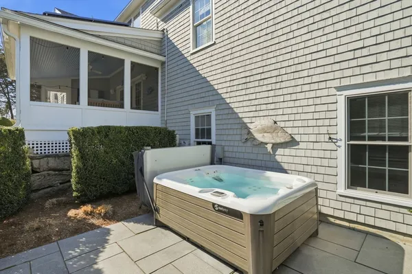 $1,950,000 | 10 Loring Avenue, Kingston, MA 02364