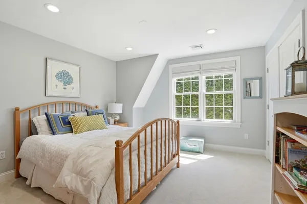 $1,950,000 | 10 Loring Avenue, Kingston, MA 02364