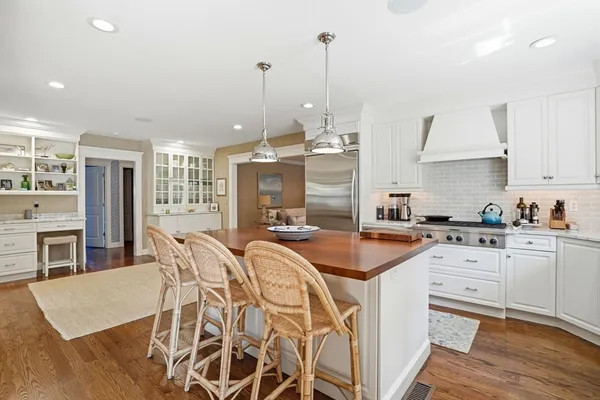 $1,950,000 | 10 Loring Avenue, Kingston, MA 02364