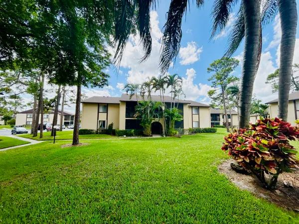 $1,600 | 408 Pine Glen Lane, Unit C2, Greenacres, FL 33463