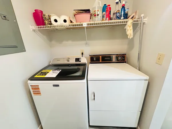 $1,600 | 408 Pine Glen Lane, Unit C2, Greenacres, FL 33463