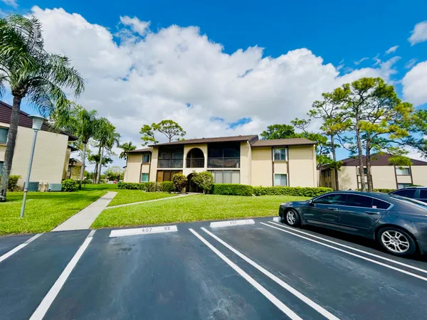 $1,600 | 408 Pine Glen Lane, Unit C2, Greenacres, FL 33463