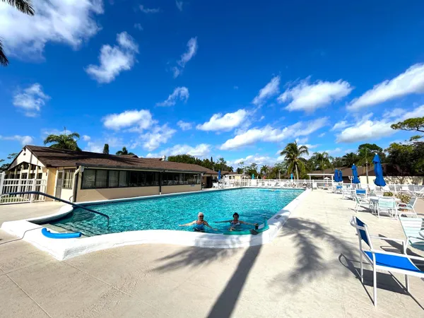 $1,600 | 408 Pine Glen Lane, Unit C2, Greenacres, FL 33463