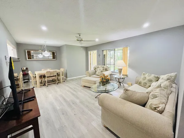 $1,600 | 408 Pine Glen Lane, Unit C2, Greenacres, FL 33463