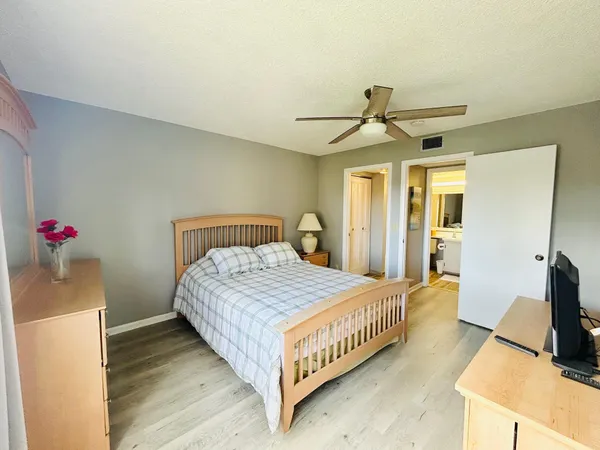 $1,600 | 408 Pine Glen Lane, Unit C2, Greenacres, FL 33463