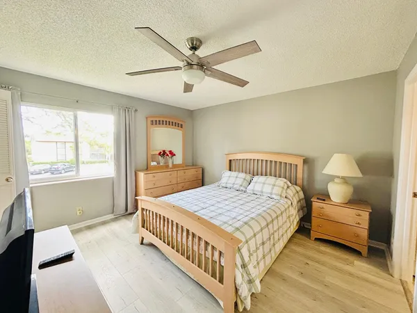 $1,600 | 408 Pine Glen Lane, Unit C2, Greenacres, FL 33463