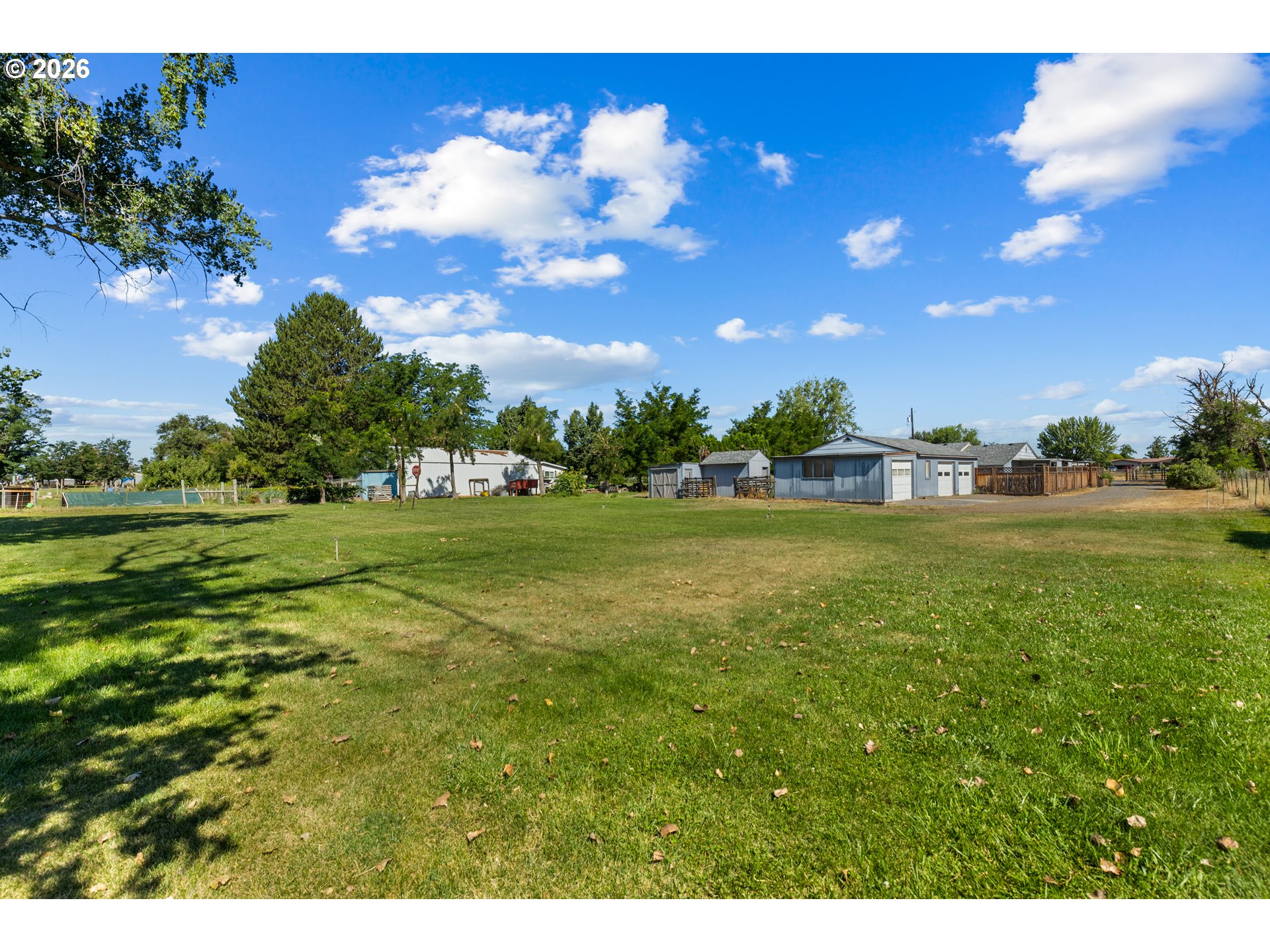 29538 Bridge Road Hermiston, OR 97838 - Photo 43 of 46 a view of a house with a big yard