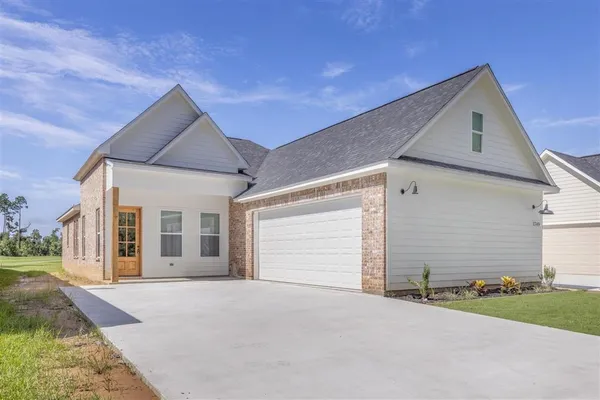 $2,700 | 1749 Pelican Drive, Westlake, LA 70669