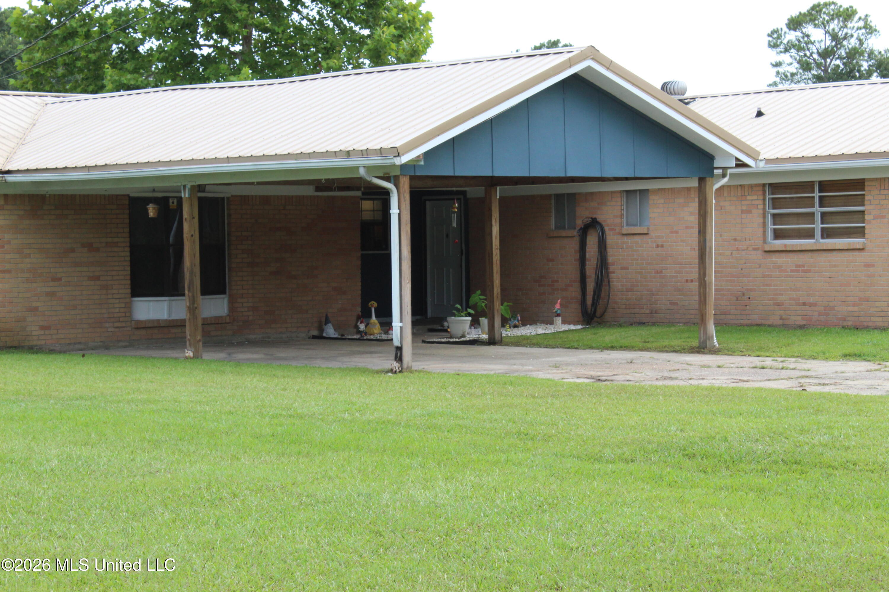 8517 Greenfields Road Moss Point, MS 39562 - Photo 2 of 53 IMG_1237