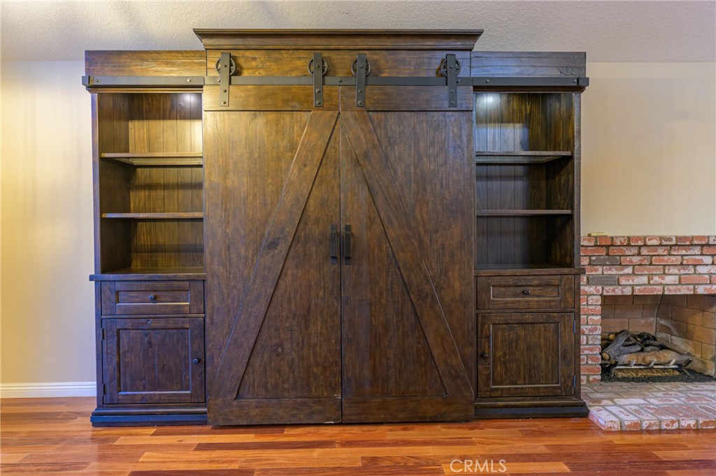 1202 Villanova Place Riverside, CA 92506 - Photo 16 of 51 Entertainment Center Included