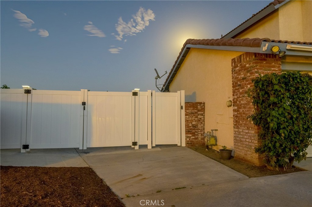 1202 Villanova Place Riverside, CA 92506 - Photo 31 of 51 Gated side Yard, RV Parking, ADUs potential