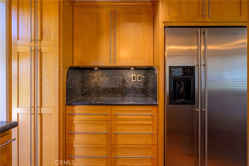 1202 Villanova Place Riverside, CA 92506 - Photo 5 of 51 Remodeled Kitchen W/Pots & Pans Drawers