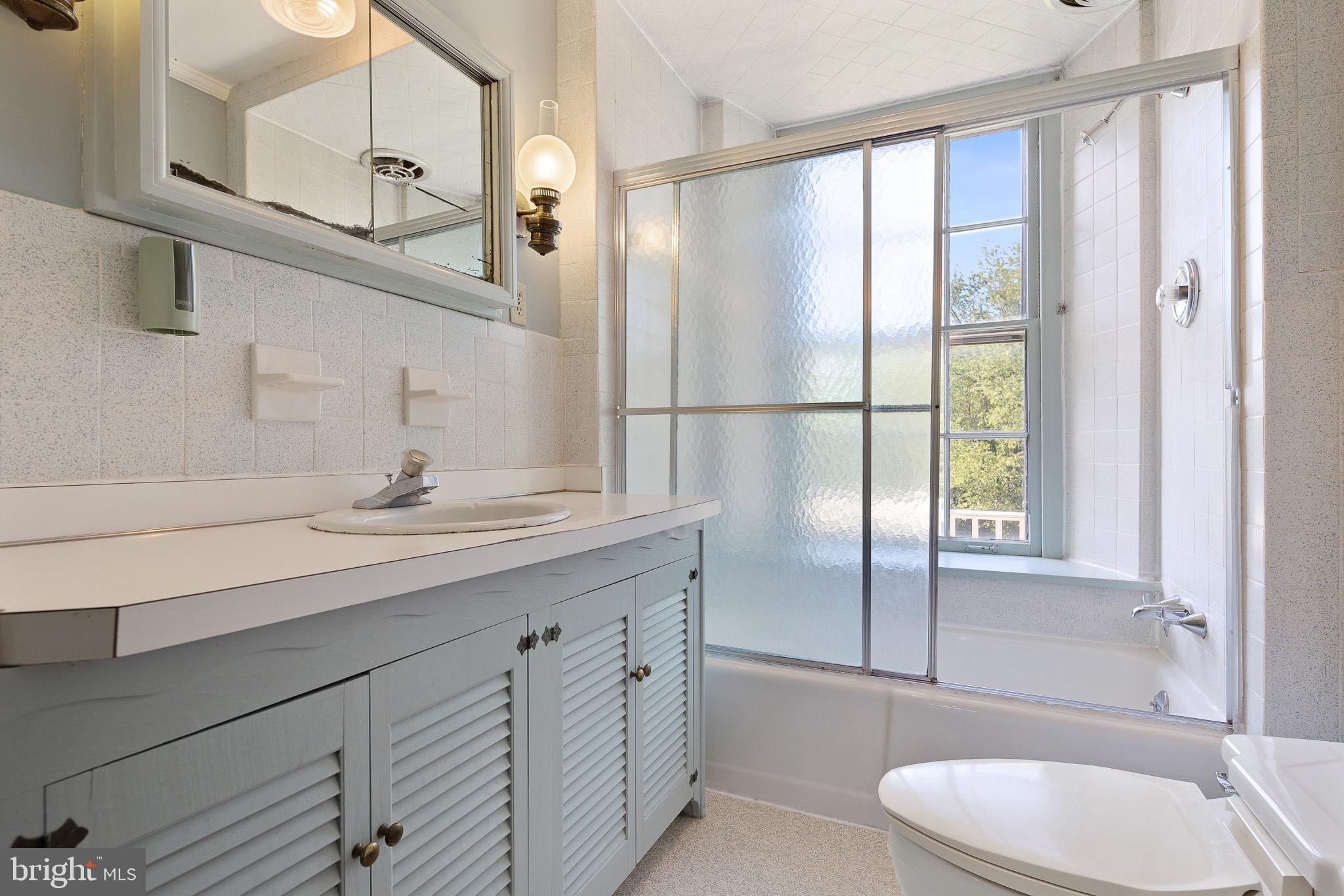 135 Kemp Lane Elkton, MD 21921 - Photo 16 of 38 Guest Bath