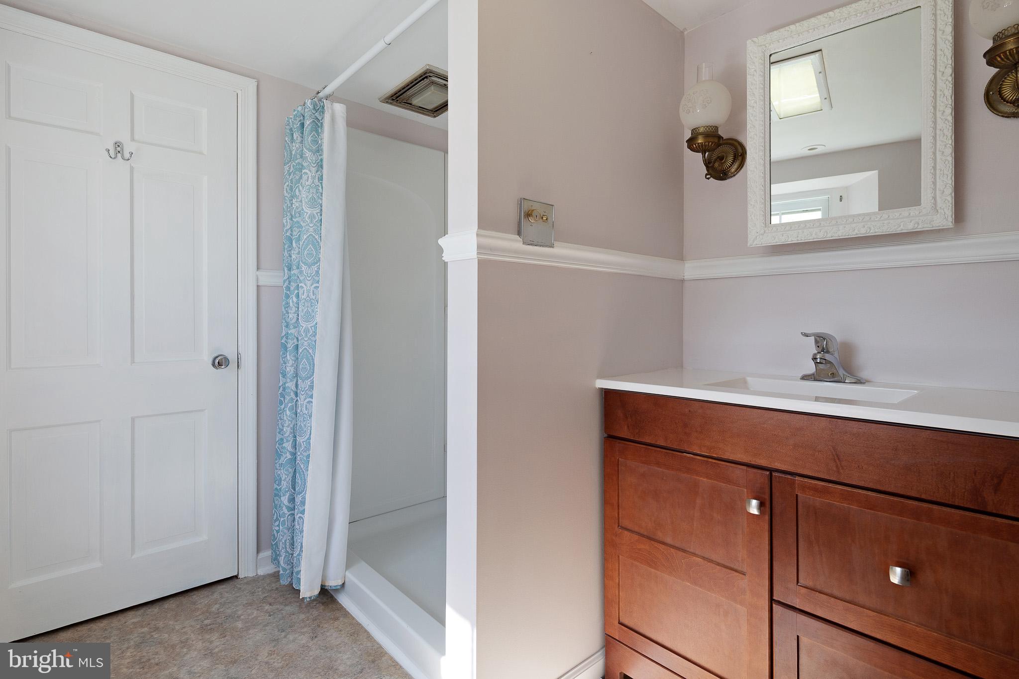 135 Kemp Lane Elkton, MD 21921 - Photo 17 of 38 Master Bath