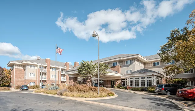 $800 | 801 North McLean Boulevard, Unit 320, Elgin, IL 60123