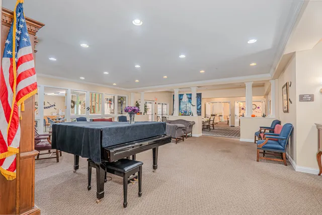 $800 | 801 North McLean Boulevard, Unit 320, Elgin, IL 60123