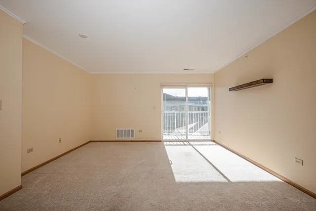 $800 | 801 North McLean Boulevard, Unit 320, Elgin, IL 60123