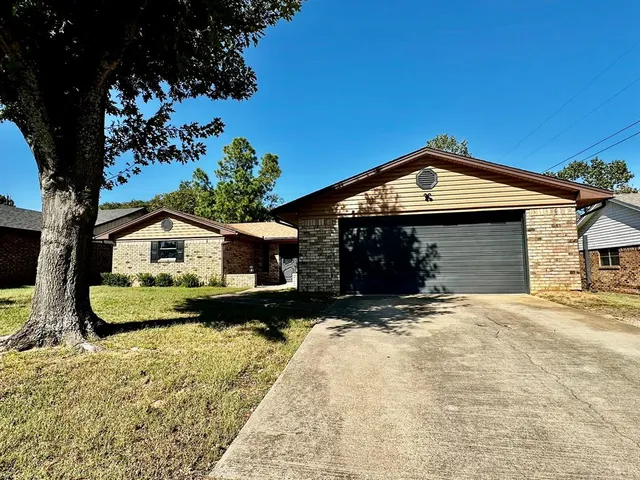$229,500 | 16 Haven Circle, Denison, TX 75020