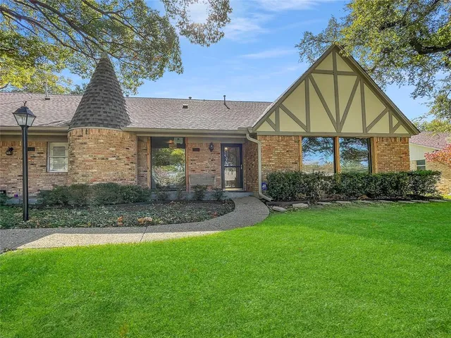 $3,500 | 7608 Meadow Oaks Drive, Dallas, TX 75230