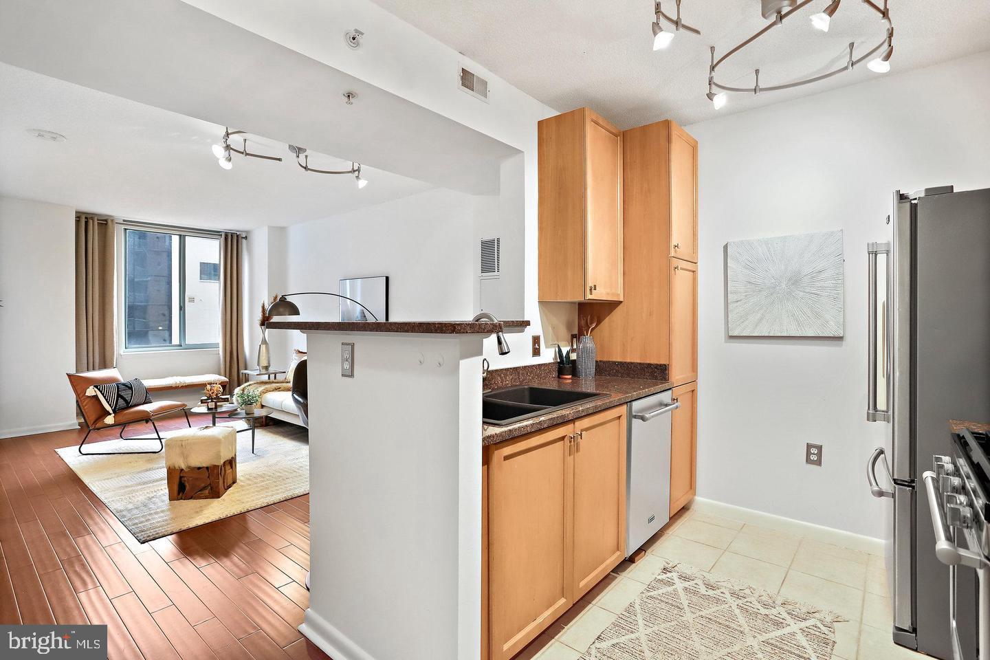851 North Glebe Road, Unit 416 Arlington, VA 22203 - Photo 5 of 29