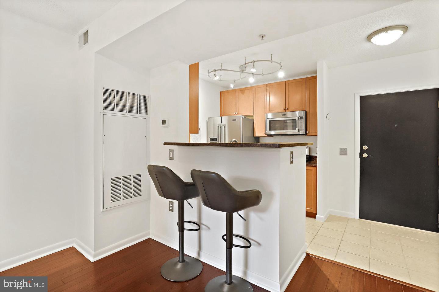 851 North Glebe Road, Unit 416 Arlington, VA 22203 - Photo 7 of 29