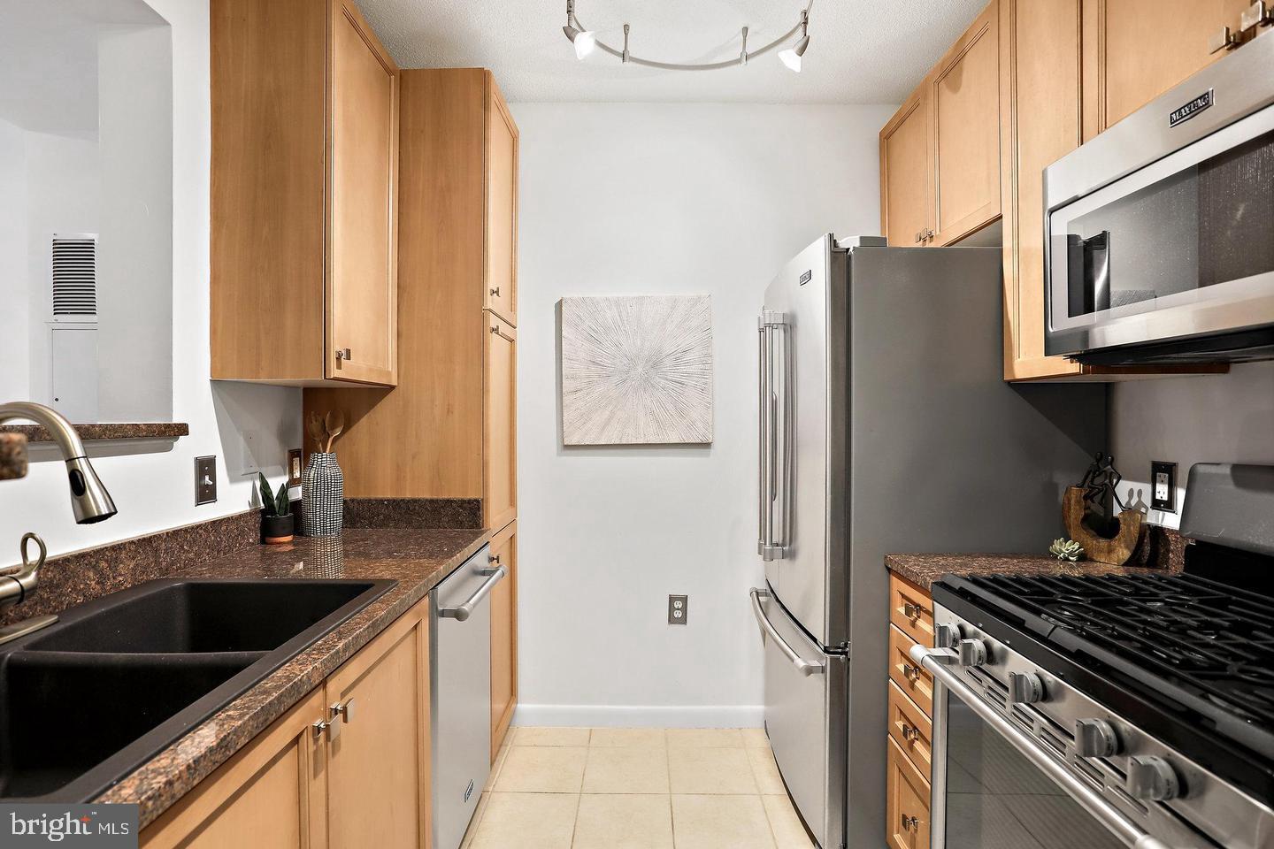 851 North Glebe Road, Unit 416 Arlington, VA 22203 - Photo 8 of 29