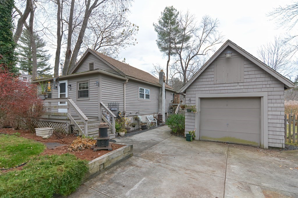15 Chestnut Road Norfolk, MA 02056 - Photo 1 of 37 Gallery Image 1