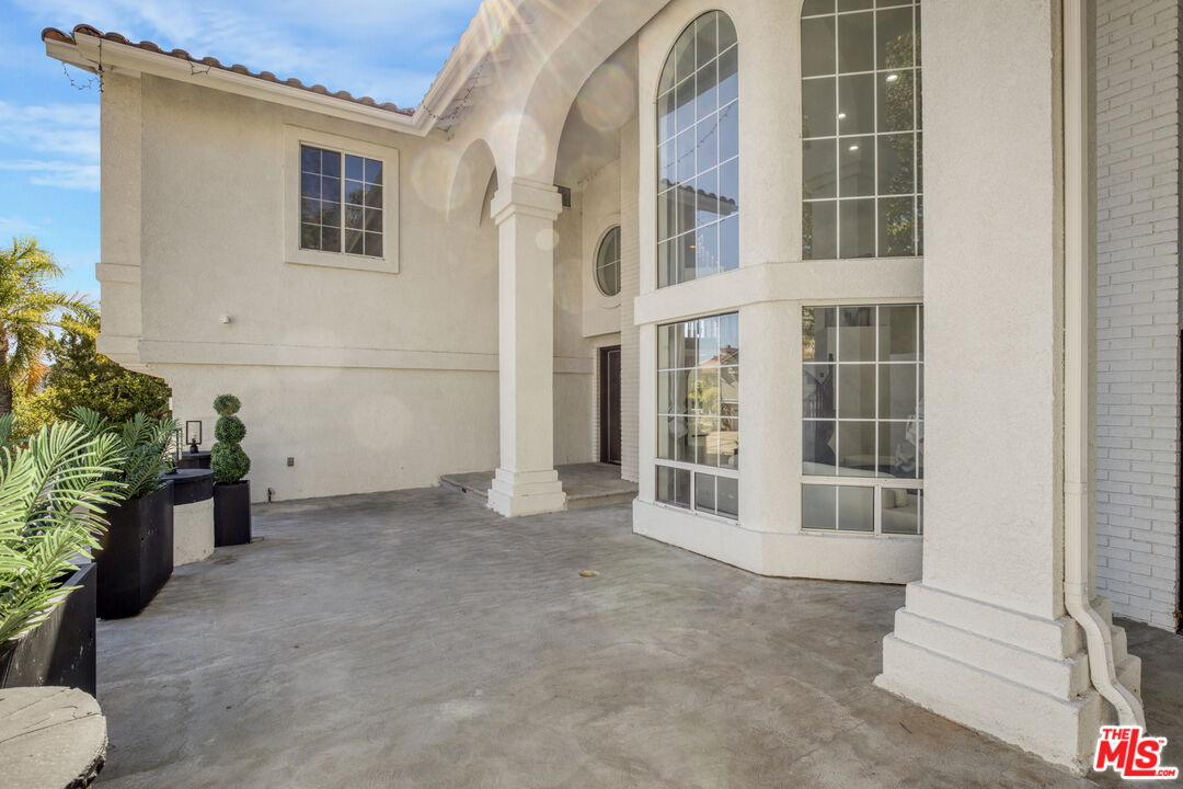 19668 Pine Valley Way Porter Ranch, CA 91326 - Photo 45 of 52